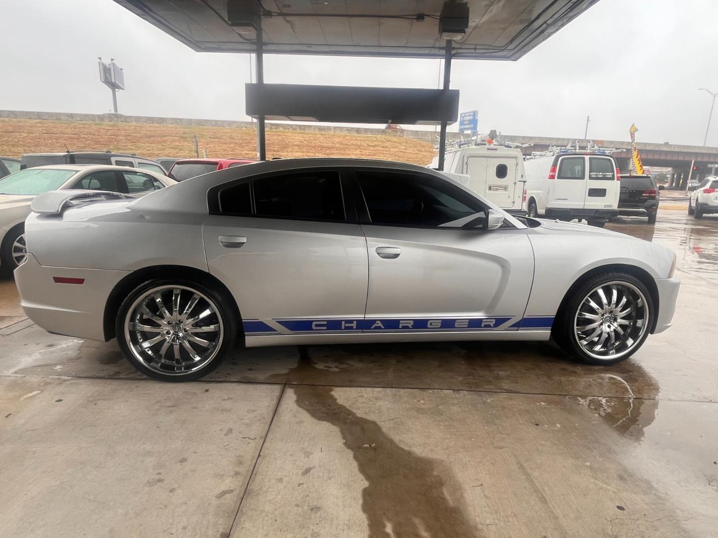 2012 SILVER DODGE CHARGER SE SE (2C3CDXBG9CH) with an 3.6L V6 DOHC 24V engine, 5-Speed Automatic transmission, located at 8101 E. Skelly Dr., Tulsa, OK, 74129, (918) 592-3593, 36.121891, -95.888802 - Photo#2